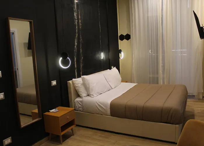 BlackWoody Contemporary Rooms - Napoli Centro Storico Via Toledo
