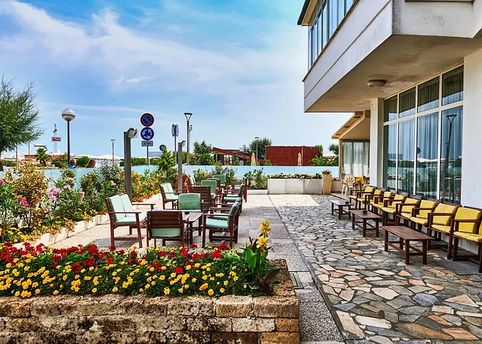 Hotel Caesar B&B Fronte Mare in Centro di Milano Marittima