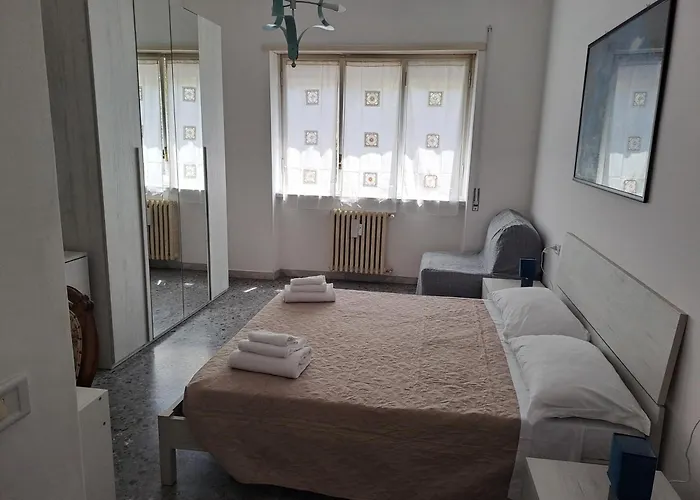 Gold Sunshine srls Guest House o Affittacamere Lido di Ostia