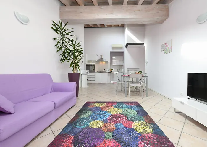 Flowers Apartments Desenzano del Garda