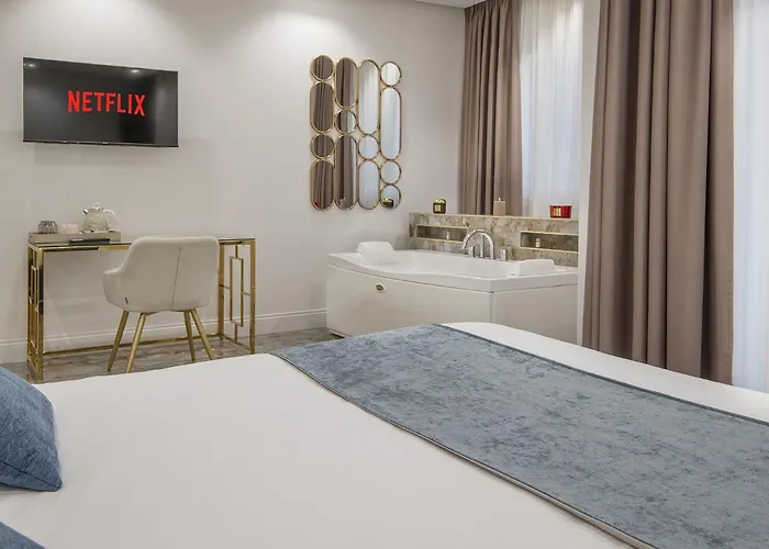 Golden House Cinecittà Roma