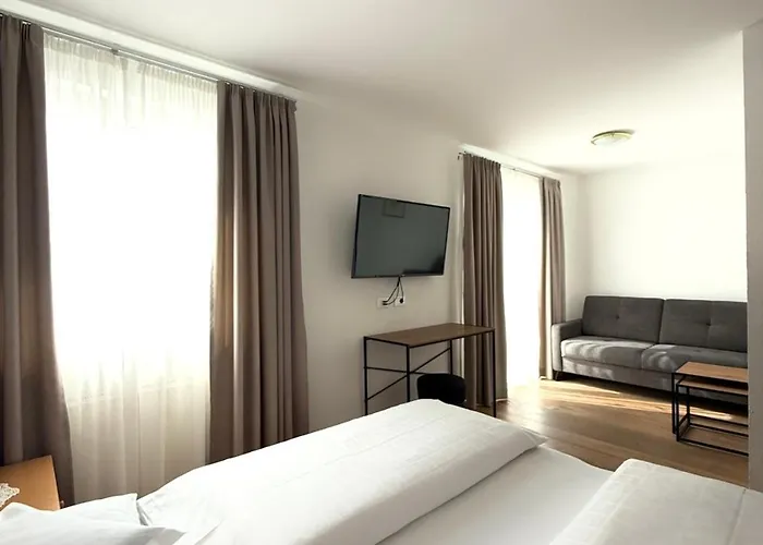 Garni Hotel Dorothea Tirolo