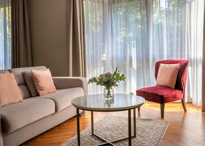 Aparthotel Warwick Reine Astrid - Lione