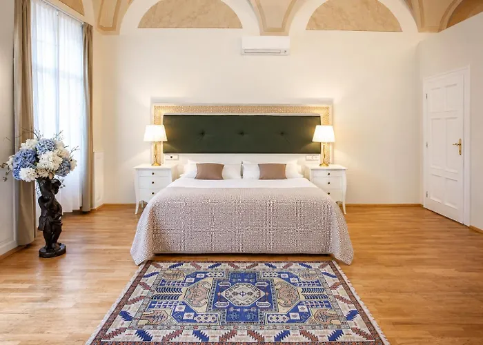 Little King Hotel U Malvaze Praga