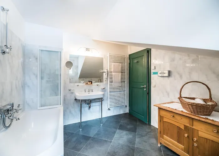Hotel Dolomitenhof & Chalet Alte Post Sexten