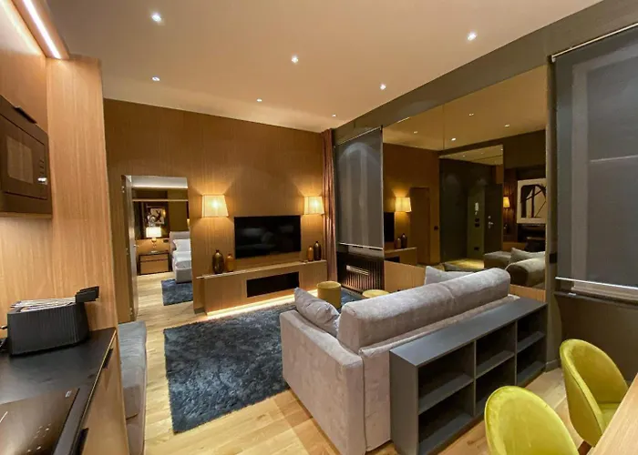 Luxurious Apartments In The Center Of Roma