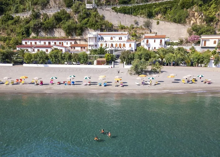 Testa di Monaco - Basic Beach Accommodations Capo dʼOrlando