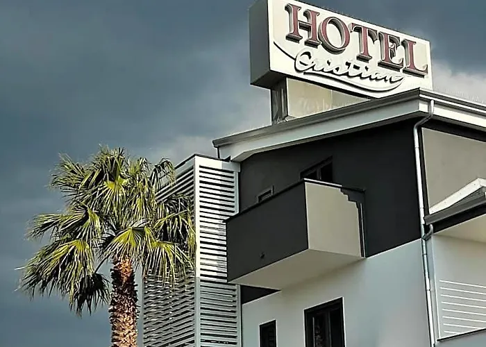 Hotel Cristian Giugliano In Campania