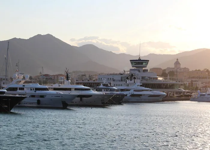 Yacht Club Marina di Loano | UNA Esperienze
