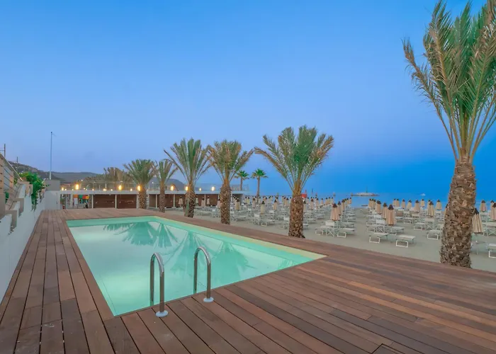 Yacht Club Marina di Loano | UNA Esperienze