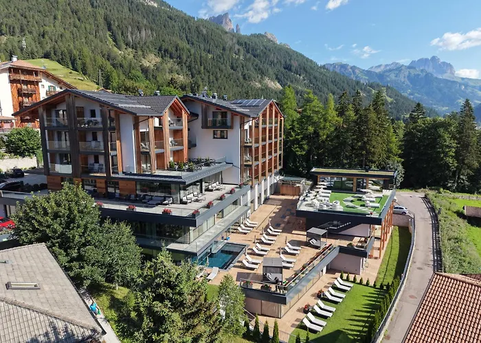 Ciampedie Luxury Alpine Spa Hotel Vigo di Fassa