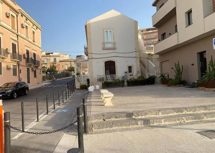 Lakkios Charming Suites And Rooms Syracuse