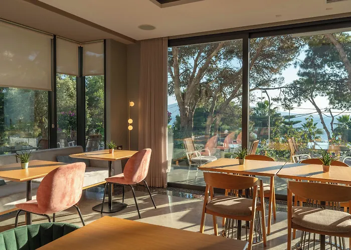 Glow Boutique Hotel & Suites Sarandë