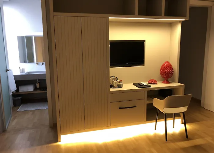 200 Rooms & Terrace Bari