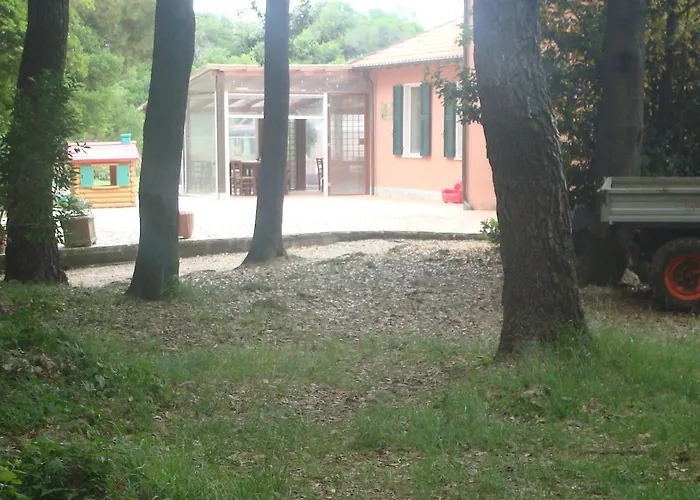 Agriturismo La Rosa Canina Bed and Breakfast Lerici
