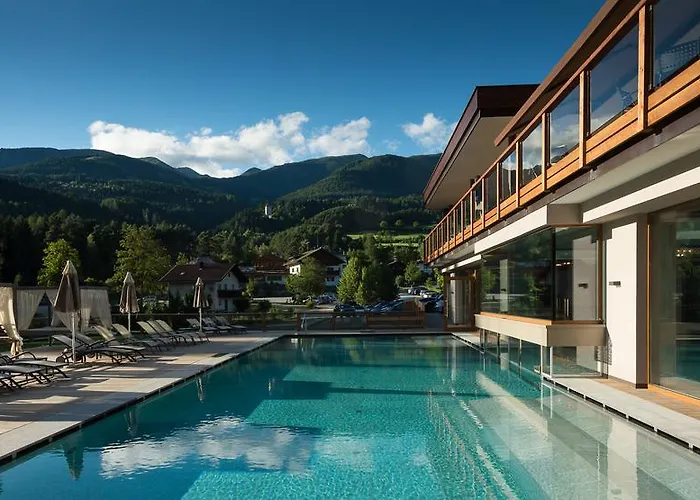 Hotel Weiher Green Lake Falzes