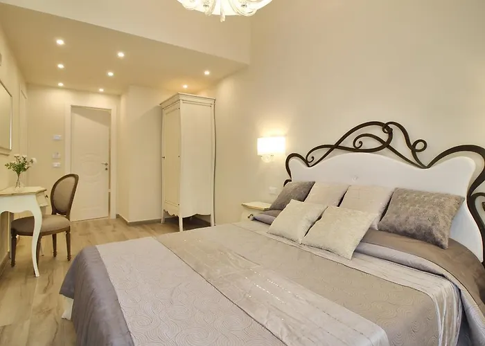 Lucca In Chic - No Ztl, Free Parking, Priv Bath, Old City 550M