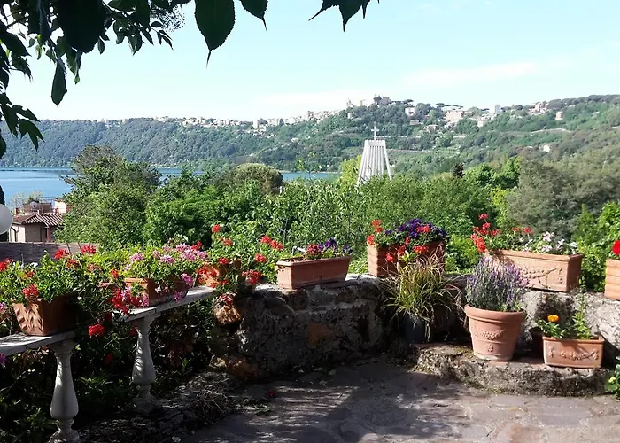Bed&Breakfast Fiorella sul Lago Castel Gandolfo