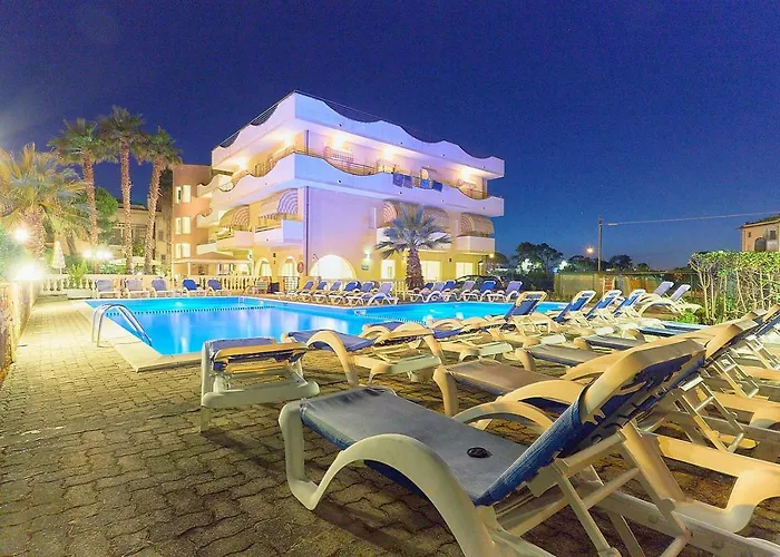 Hotel Rivadoro-Spiaggia Ombrellone E Lettini-Piscina-Parcheggio Martinsicuro