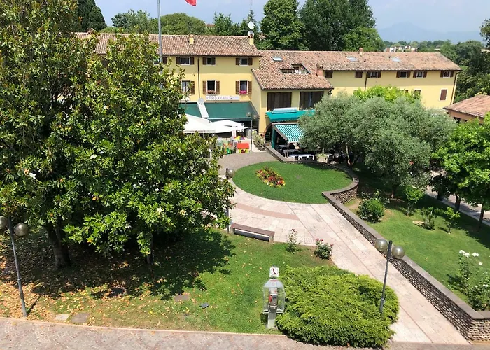 IRIDES ROOMS a un passo dai Parchi Divertimento Lazise