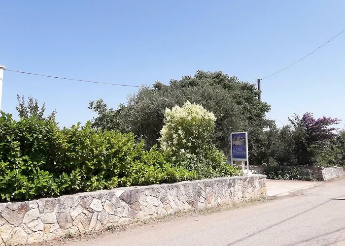 Trulli Convertini Locorotondo