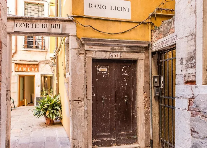 Hotel Palazzo DaPonte by LionHost Venezia