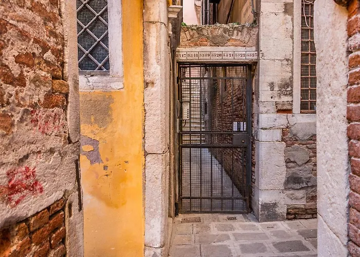 Hotel Palazzo DaPonte by LionHost Venezia
