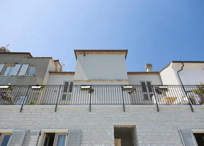 Diecidodici Boutiquerooms Sirolo